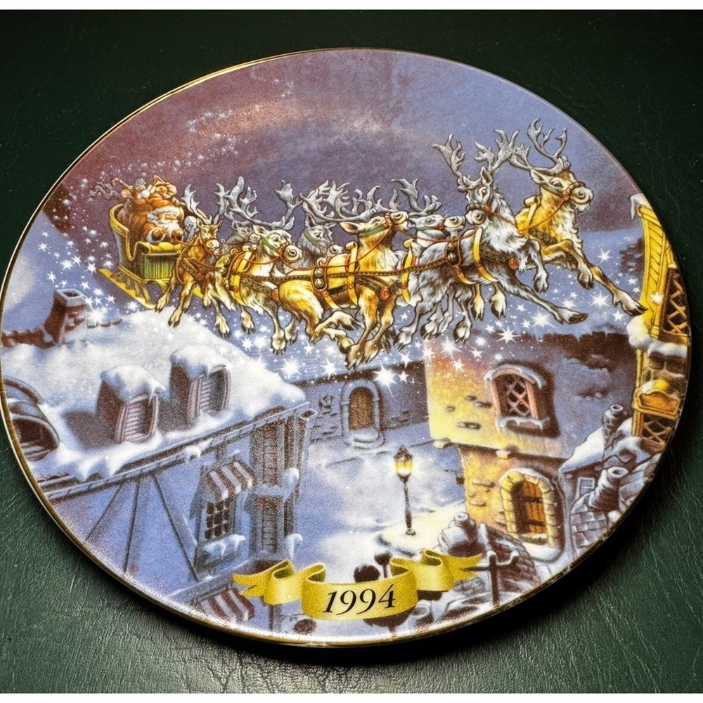 Santa And His REINDEERS Plate- 1994 Collector's Edition 8.5"